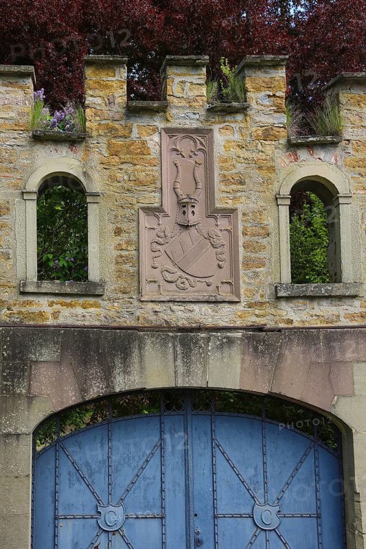 Dotternhausen Castle, Cotta's Castle, Dotternhausen Castle, historical building, noble residence, detail, wall with coat of arms, stone relief, blue gate, Dotternhausen, Zollernalbkreis, Baden-Württemberg, Germany