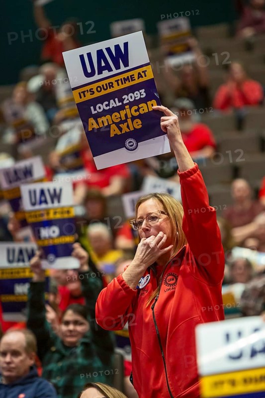Three Rivers, Michigan USA - 29 March 2026 - Members of the United Auto Workers rally for better wages as contract negotiations begin with American Axle (aka Dauch Corp.). Workers accepted up to 50 percent wage cuts in 2008 to keep the company open. Top pay now is $22 an hour. American Axle is a Tier 1 parts supplier to General Motors