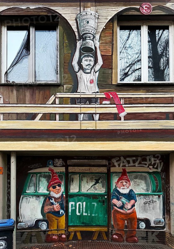 Kiefernstraße, residential street of the left-wing alternative scene with street art on house facades, Düsseldorf, North Rhine-Westphalia, Germany