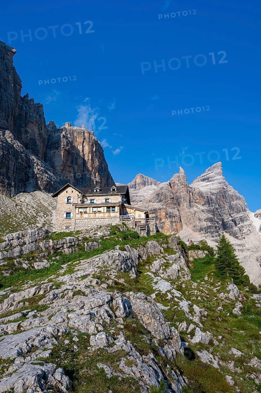 Alpine Club Hut, Refugio Francis Fox Tuckett, mountain peaks of the Brenta Mountains, Brenta-Adamello Natural Park, Trentino, Italy