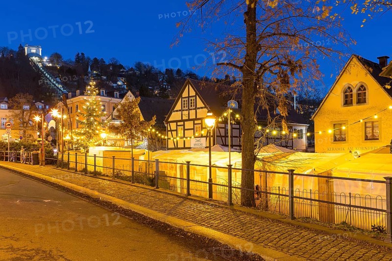 Elbhangfest Christmas market in Dresden Loschwitz in the historic village center of Loschwitz during Advent, Dresden, Saxony, Germany