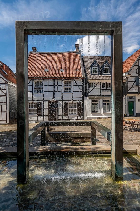 The old town centre of Essen-Kettwig, Ruhrstrasse, Weberbrunnen, Essen North Rhine-Westphalia, Germany