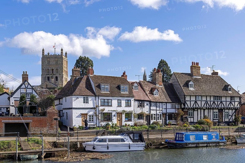 Timbered houses, abbey tower, boats, River Avon, Tewkesbury, Gloucestershire, England, Great Britain