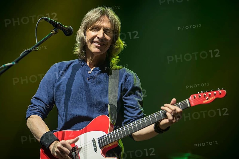 Wroclaw, Poland. 27th February, 2018. Concert of band Dire Straits Experience. Picture: guitarist Terence Reis