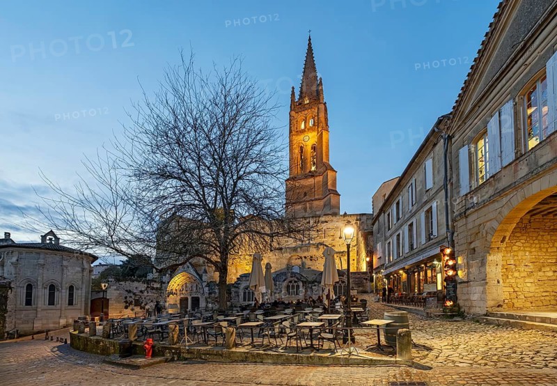 Place de l'Eglise Monolithe, Saint-Emilion, France