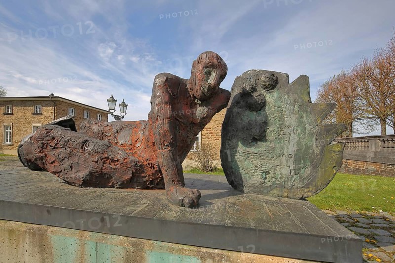 Sculpture The Warrior by Markus Lüpertz 1993, bronze sculpture, modern art, overthrown lying warrior, shield, castle, Bensberg, Bergisch Gladbach, Bergisches Land, North Rhine-Westphalia, Germany
