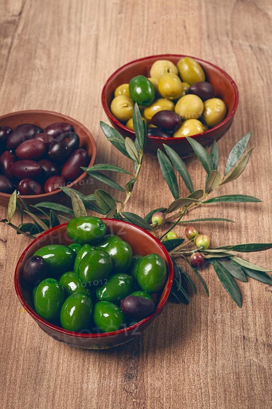 A mixture of olives, varieties of chalkidiki, Verdi giganti and Kalamata, in a bowl, top view, no people