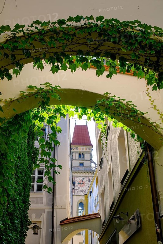 View from Höllgasse to the town hall tower, Passau, Lower Bavaria, Bavaria, Germany