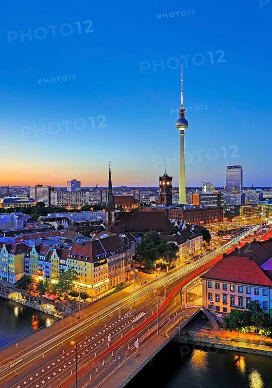 City view, elevated viewpoint with Spree, Nikolaiviertel quarter, Rotes Rathaus and Fernsehturm in the evening, Berlin-Mitte, Berlin, Germany