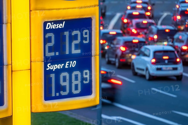 Gas station, high fuel prices due to the war in the Middle East, display board, jet gas station at Berliner Platz in Essen, North Rhine-Westphalia, Germany