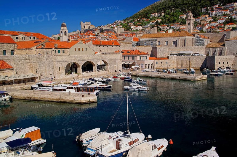 Croatia, Dubrovnik, view of city and castle, Dubrovnik, Croatia