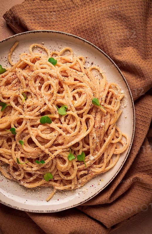 Spaghetti carbonara, in creamy garlic sauce, pasta in white sauce, homemade, no people