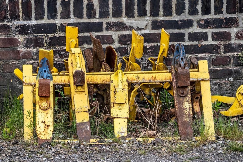 Towing shoe, brake shoe, for wiping railway cars, brake blocks, Bochum railway museum, museum days weekend, with many attractions such as steam locomotive rides, 3 locomotives are under steam, historic trains make round trips through the Ruhr Valley, many locomotives can be visited, on the site of the former Dahlhausen railway depot, North Rhine-Westphalia, Germany