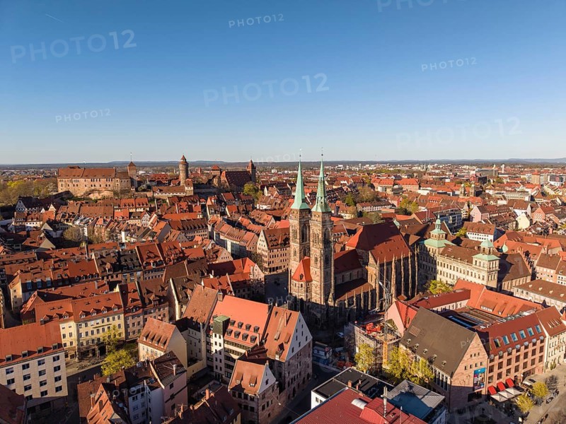 Aerial view of Nuremberg's old town with the spires of St. Sebaldus Church, Kaiserburg Castle on the left, Nuremberg, Middle Franconia, Bavaria, Germany
