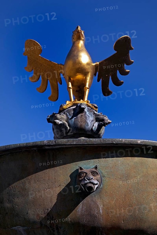 Gilded imperial eagle as a fountain eagle on the market fountain, Old Town, Goslar, UNESCO World Heritage Site, Lower Saxony, Germany