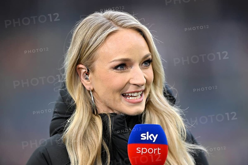SKY presenter reporter Katharina Kleinfeldt, portrait in an interview microphone micro logo smiles, soccer, Bundesliga, PreZero Arena, Sinsheim, Baden-Württemberg, Germany