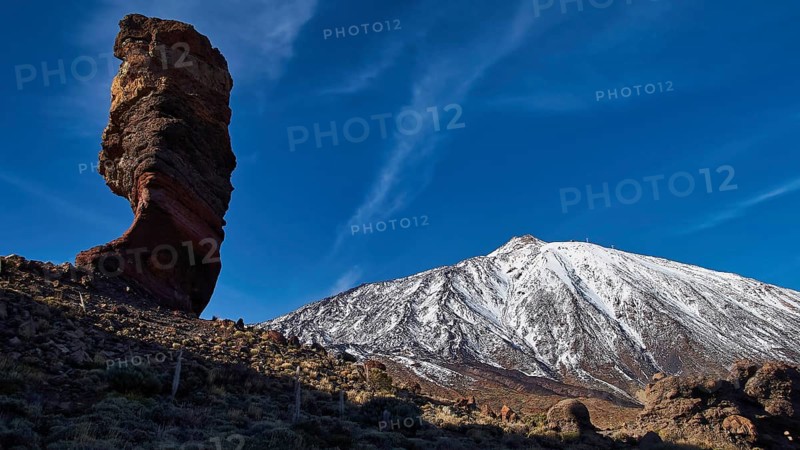 Roques de Garcia, dramatically shaped rock against snow-covered mountain, Teide, Parque Nacional del Teide, Teide National Park, volcano, volcanism, UNESCO World Heritage Site, Tenerife, Canary Islands, Spain