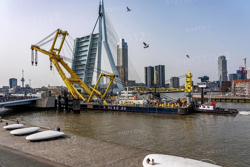 The Hebo Lift 10, supposedly the strongest crane ship in Europe, sails from the Rotterdam inland port to the Nieuwe Maas, through the flap bridge of the Erasmus bridge, up to 2200 tons of lifting capacity, the Netherlands