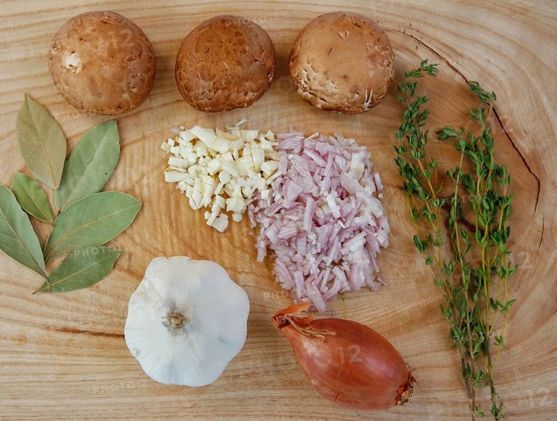 Ingredients on wooden board, preparation, mushrooms, dried bay leaves, onions, garlic cloves, minced, herbs, thyme, vegetarian cuisine, cut, healthy, food photography, studio, Germany