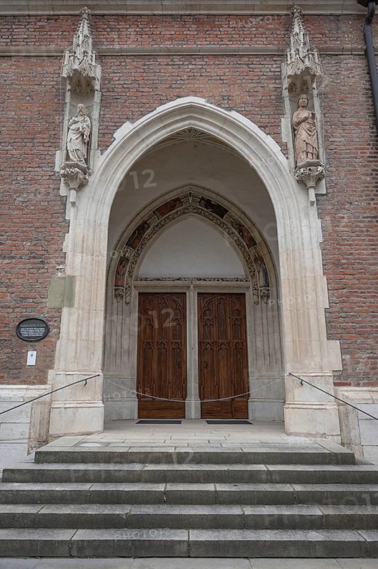 Entrance portal of the Gothic hall church of St Jakob, construction started around 1400, Pfarrplatz 11 A, Straubing, Lower Bavaria, Germany