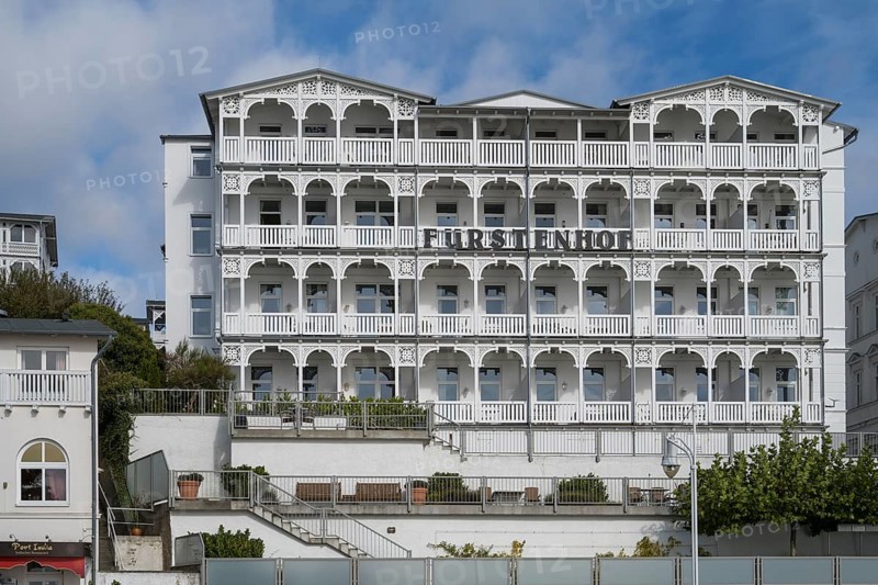 Hotel Fürstenhof an der Seepromenade, Bäderarchitektur, Sassnitz, Rügen, island, Baltic Sea, Mecklenburg-Western Pomerania, Germany
