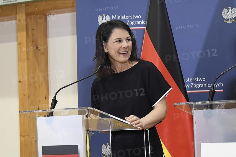 Foreign Minister Annalena Bärbock at a joint press conference with her Polish counterpart, Foreign Minister Radoslaw Sikorski, at the Collegium Polonicum in Slubice. The two met for talks in the border region of the twin cities of Frankfurt/Oder and Slubice, first on the Polish side and then on foot across the Oder Bridge, before answering questions from students at Viadrina University