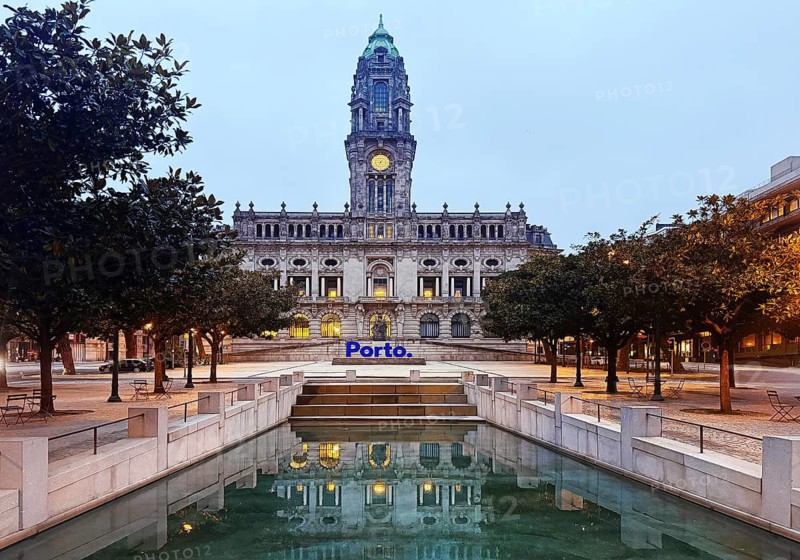 Câmara Municipal do Porto, Porto City Hall at the end of Avenida dos Aliados with reflection early in the morning, Old Town, Portugal