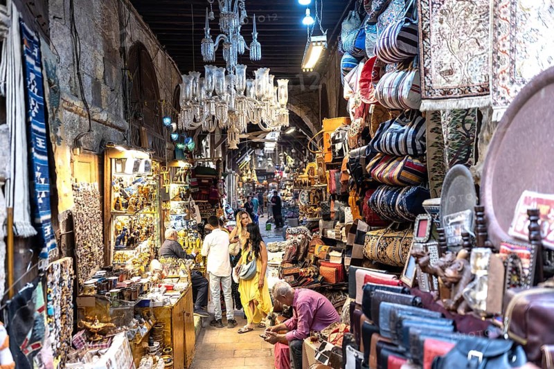 Cairo, Egypt. April 21st 2025. Foreign tourists shopping for gifts and souvenirs in the popular Khan el Khalili Bazaar, part of the Islamic quarter of the Egyptian capital, Cairo, Egypt