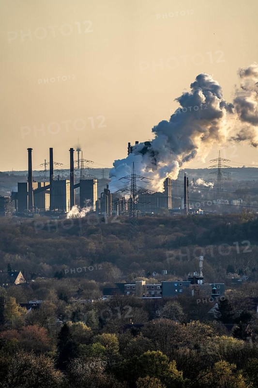 Prosper coking plant, operated by the ArcelorMittal steel group, 146 coke ovens with a daily output of 5500 tonnes of coke, Bottrop, Löschwolke, North Rhine-Westphalia, Germany