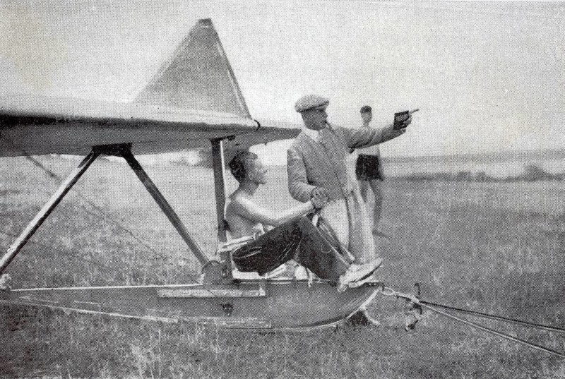 Flight student for a glider pilot, strapped to a simulator, 1934, Rhön, Wasserkuppe, Hesse, Germany, illustration, reproduction from a model from the 19th century. Authentic, file restored for optimal use, exact date of submission unknown, historical
