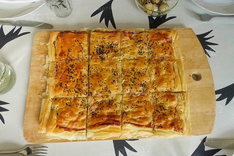 Vegetarian cuisine, puff pastry spinach cake, filled puff pastry, from the oven, baked, wooden board, set table, dinner board, prepared, food photography, studio, Germany
