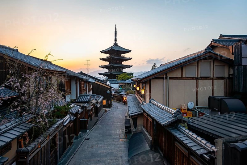 Yasaka dori historic street in the old town with traditional Japanese houses, five-story Yasaka Pagoda of the Buddhist Hokanji Temple at the back, evening mood, sunset, Higashiyama, Kyoto, Japan