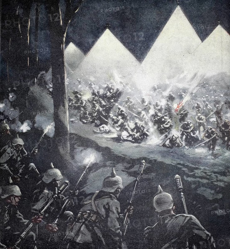 World War 1, an English attack on German trenches near La Bassee collapses under German fire, the outskirts are illuminated by flares (original picture text from 1915, original colouring), illustration, reproduction from a 19th century original. Authentic, file restored for optimal use, exact date of original unknown, historical, soldiers in night battle, illuminated by explosions, dramatic atmosphere