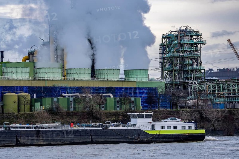 Shipping traffic on the Rhine near Duisburg-Bruckhausen, industrial setting of the ThyssenKrupp steel plant, cooler on the so-called white side of the Schwelgern coking plant, North Rhine-Westphalia, Germany