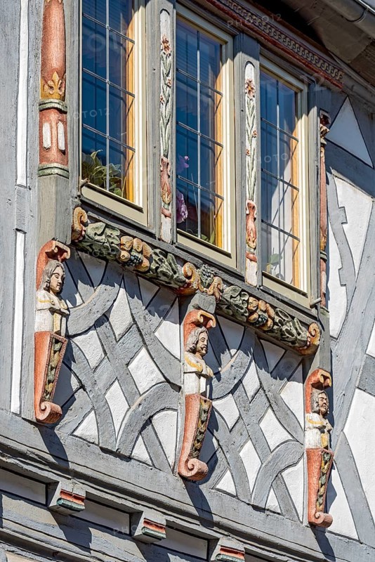 Duchscherer Haus, historic half-timbered house of the early Baroque period, windows with herms and colourful painted carvings, decor, colourful, old town, Hadamar, Limburg-Weilburg, Westerwald, Hesse, Germany