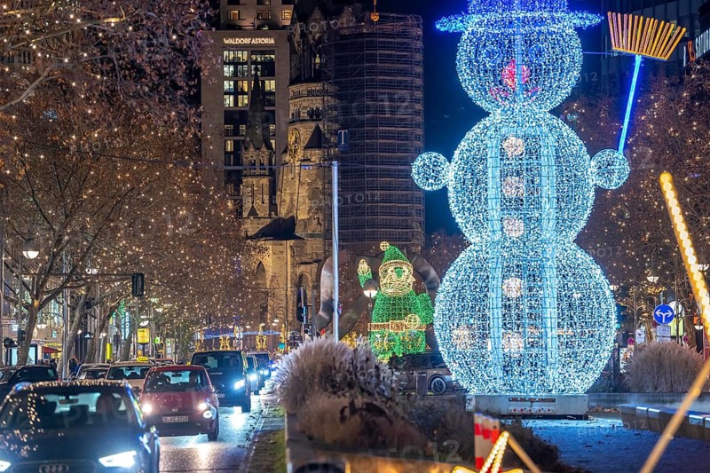 Christmas decoration, light decoration, in Berlin, Tauentzienstraße, view of the Memorial Church on Breitscheidplatz, Christmas market, Germany