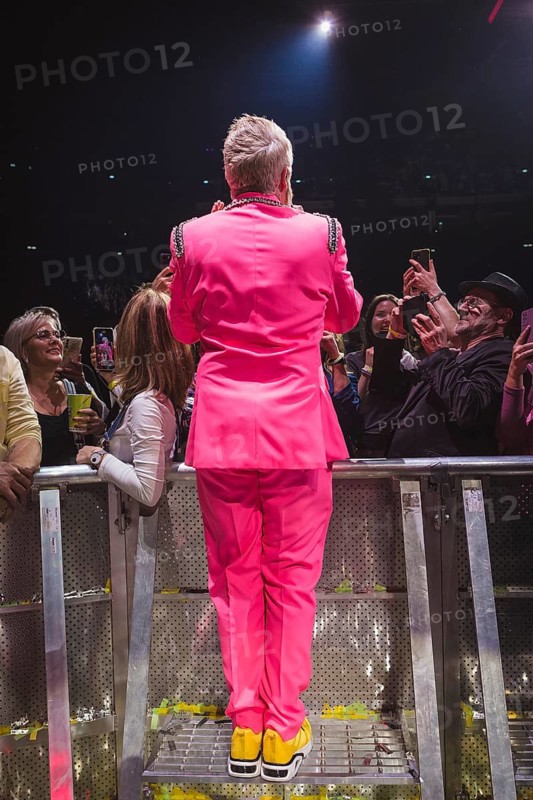 Roß Antony with audience at the Schlagernacht des Jahres live on Das Original Tour in the Berlin Uber Arena on 16 November 2024