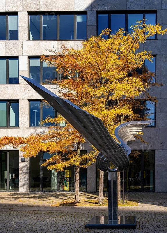 Artwork Wave with counter-rotating wings, Volkmar Haase, Herbert Lewin Platz, Berlin, Germany