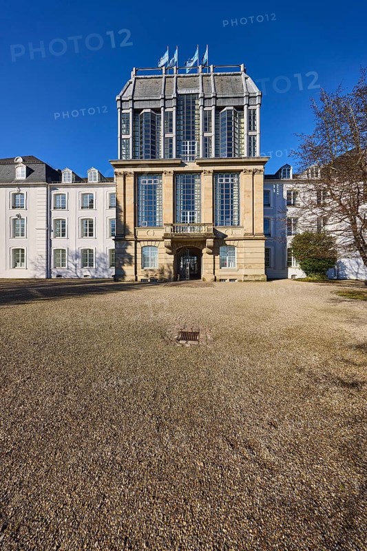 Saarbrücken Castle, architectural style baroque, trees, blue sky, cloudless, Saarbrücken, regional capital, regional association Saarbrücken, Saarland, Germany