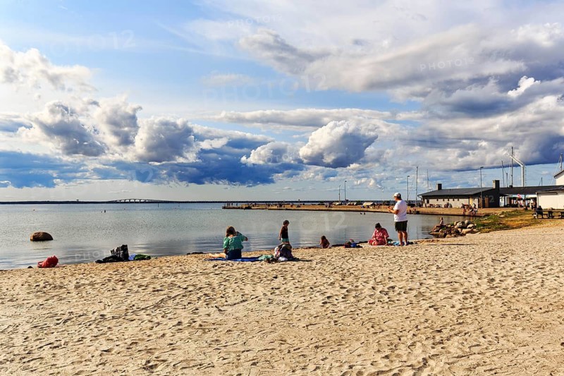 Family-friendly sandy beach on Kalmarsund, bathing area, coastline, Ölandsbron, Öland bridge on the horizon, Färjestaden, Öland island, Kalmar län, Sweden