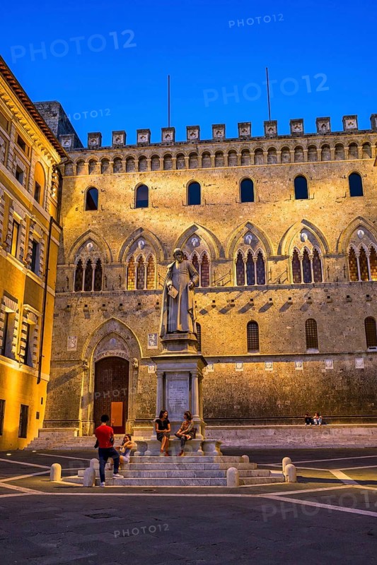 Piazza Salimbeni, Siena, Tuscany, Italy