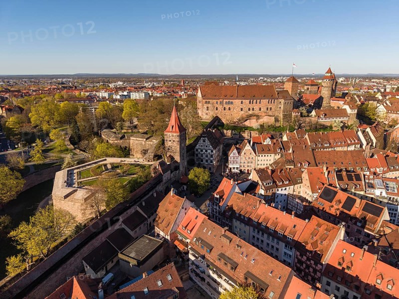 Aerial view of Nuremberg's old town with the historic Kaiserburg, on the left the historic city wall with fortified walkway, above it the castle garden with viewing platform, Nuremberg, Middle Franconia, Bavaria, Germany