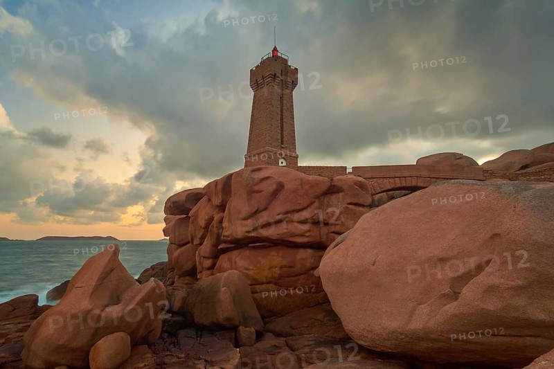 Lighthouse, Phare de Mean Ruz or Phare de Ploumanach, Ploumanach, Granit Rose, Departement Cotes-d Armor, Bretange, France