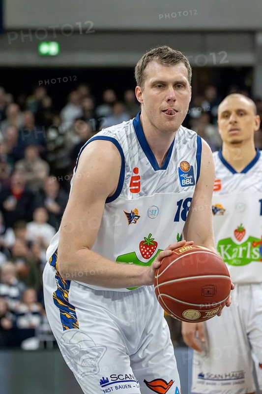 16.03.2024, easy Credit BBL, German Basketball League, Matchday 24) : MLP Academics Heidelberg against Rostock Seawolves (final score 88:86) . Free throw by Till Gloger (18, Rostock Seawolves)