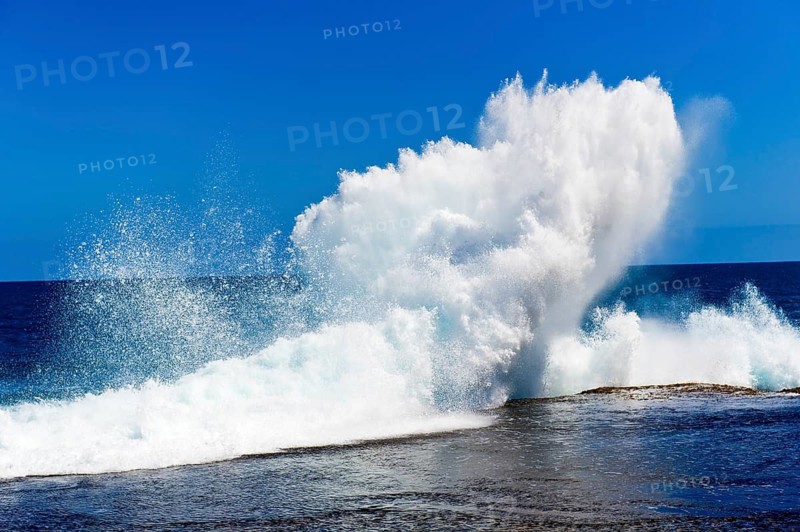 Coastline at Carnarvon Western Australia, surf waves Canarvon, Western Australia, Australia