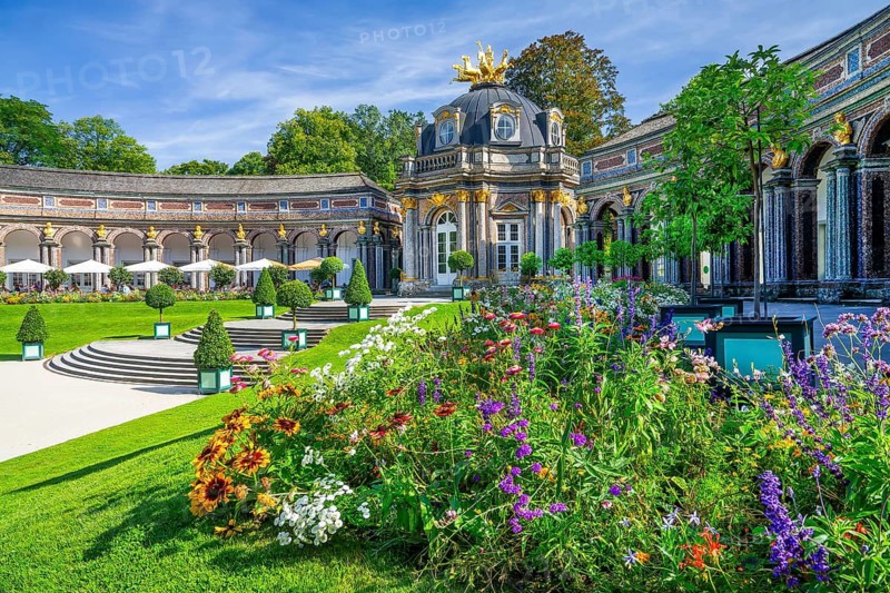 Flowerbeds in front of the New Palace with Temple of the Sun in the Hermitage Palace Park, Bayreuth, Upper Franconia, Franconia, Bavaria, Germany