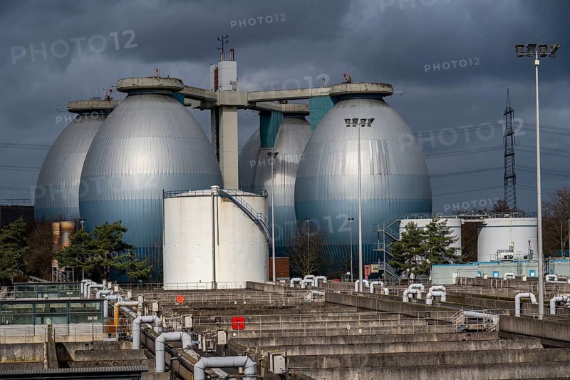 Digesters and aeration tanks, Emschergenossenschaft sewage treatment plant in the Weilheimer Mark in Bottrop, North Rhine-Westphalia, Germany