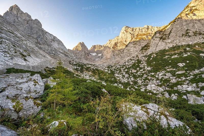 Rocky mountain peaks Schärtenspitze, Blaueisspitze and Hochkalter at sunrise, mountain tour on the Hochkalter, Hochkalter crossing, Berchtesgaden Alps, Bavaria, Germany
