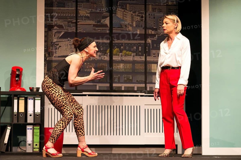 Julia Grimpe - Claudia, Miriam Kohler - Steffi, murder colleagues, photo rehearsal on 16.06.2025 at the Berliner Kriminal Theater, Berlin, premiere: 06.07.2025 at The Lakeside, Strausberg