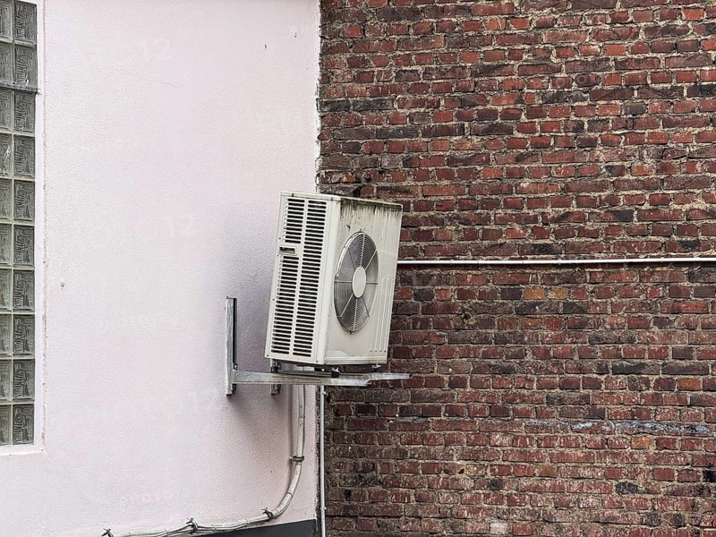 An air conditioning unit in a backyard in Düsseldorf, Germany